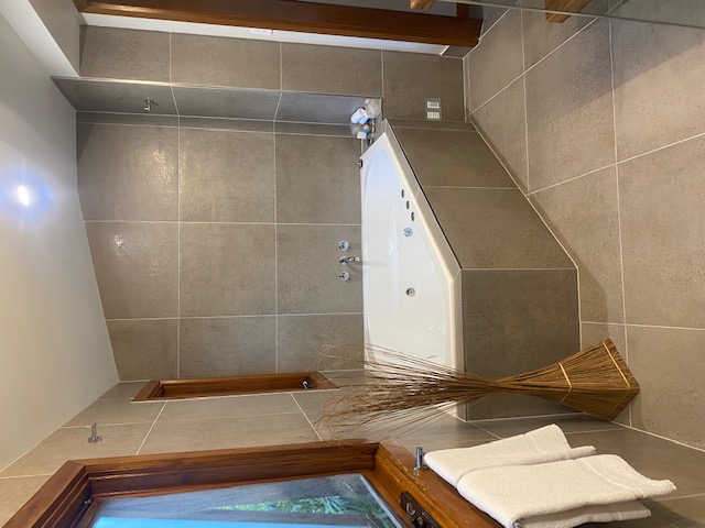 Bathroom renovations at Cape Byron Retreat 